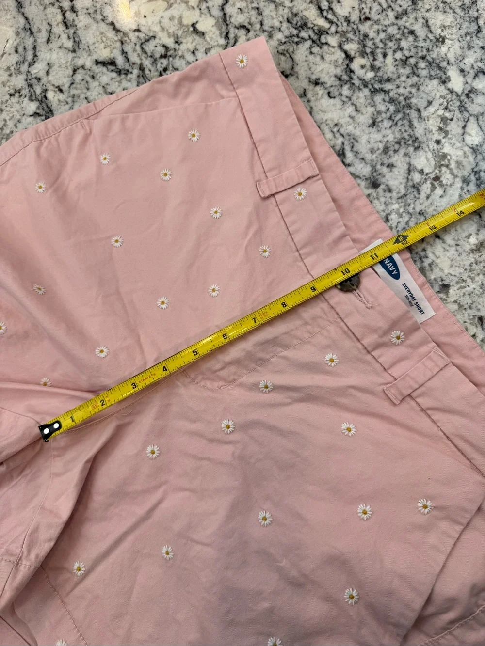 Old Navy Pink Daisy Embroidered Mid-Rise Everyday Shorts Women’s 14